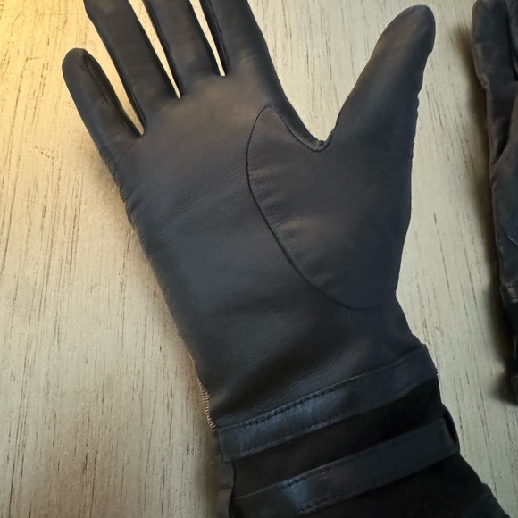 LIKE NEW ~BURBERRY leather and wool plaid gloves size 6.5 women’s. - Picture 4 of 5